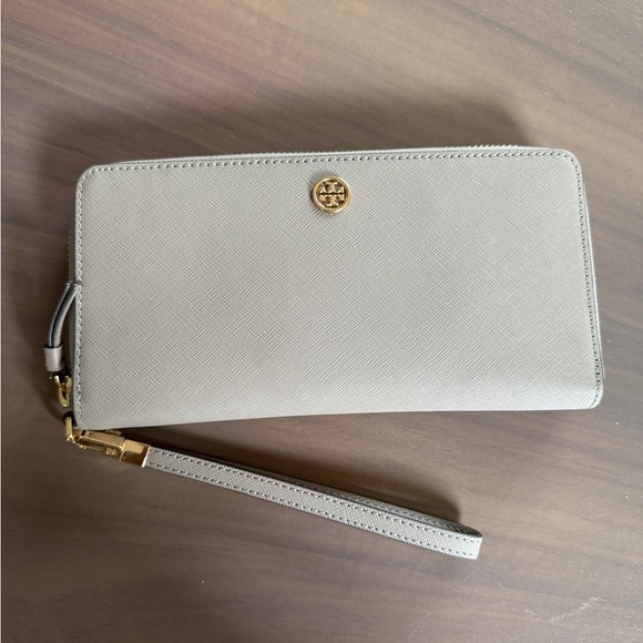 Tory Burch Accessories - Tory Burch Gray Wristlet Wallet with Gold Logo